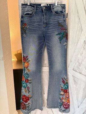 Free People/ Driftwood collab Floral Embroidered Flare Jeans. Very RARE! Sz. 30